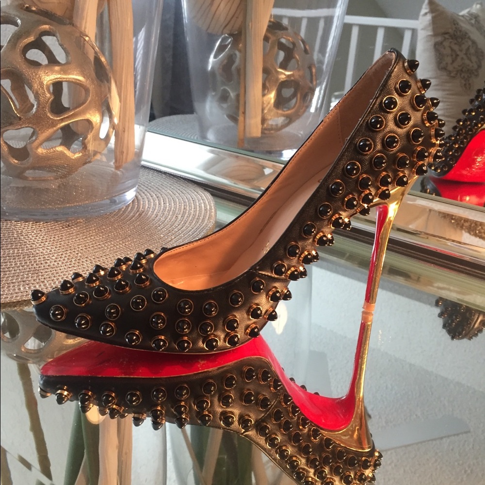 Beautiful Leather Studded Pump 37